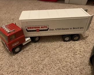 $58~ VINTAGE ERTL WESTERN AUTO SEMI TRUCK  & TRAILER PRESSED STEEL TOY 