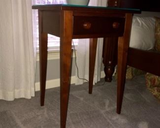 C.H. NIGHTSTAND OR END TABLE LEG VIEW