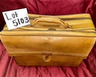 Lot 5103. $70.00  Vintage Hartmann Leather Overnight Business Carry On Luggage.   2 zipper compartments and 1 flap.  From the Classic Belting Collection.  Great Patina and in good condition.