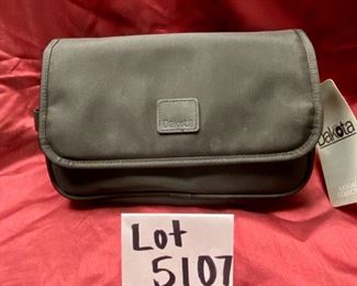 Lot 5107. $25.00 New Dakota Black Nylon Hanging Travel Kit  w/ Tags. Retailed $67.50	13"x7"x4"