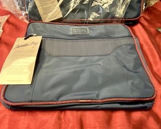 Lot 5118A/B $50.00 Set of 5 Vintage Totes Nylon Luggage. This lot includes a Garment Bag, 2-Action Bag (18"x9"x9"), Shoulder Bag (14"x11"x7"), Tote Bag (10"x7"x2")