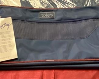 Lot 5118A/B. $50.00 Set of 5 Vintage Totes Nylon Luggage. This lot includes a Garment Bag, 2-Action Bag (18"x9"x9"), Shoulder Bag (14"x11"x7"), Tote Bag (10"x7"x2")