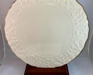 Lot 5150. $40.00 Awesome Lenox Package 1. Lenox Cake Plate (11.75" diameter) with a few signs of use (including plate stand), Lenox Masterpiece Flower Bowl Hand Decorated in 24k Gold (6" diameter x 3.5" H), Lenox Flower Vase 6.5" H x 4.25" W. and a Sheffield Pearlized handle stainless cake knife