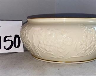 Lot 5150. $40.00 Awesome Lenox Package 1. Lenox Cake Plate (11.75" diameter) with a few signs of use (including plate stand), Lenox Masterpiece Flower Bowl Hand Decorated in 24k Gold (6" diameter x 3.5" H), Lenox Flower Vase 6.5" H x 4.25" W. and a Sheffield Pearlized handle stainless cake knife