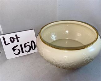 Lot 5150. $40.00 Awesome Lenox Package 1. Lenox Cake Plate (11.75" diameter) with a few signs of use (including plate stand), Lenox Masterpiece Flower Bowl Hand Decorated in 24k Gold (6" diameter x 3.5" H), Lenox Flower Vase 6.5" H x 4.25" W. and a Sheffield Pearlized handle stainless cake knife