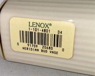Lot 5151. $30.00 Lenox Package 2. Lenox Meridian Bud Vase (7" H  x  3.5" W), Lenox Bud Vase (6" H x 4.5" W), Lenox Pencil Cup w/reticulated snowflakes (4" H x 3" Diam.)