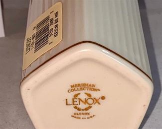 Lot 5151. $30.00 Lenox Package 2. Lenox Meridian Bud Vase (7" H  x  3.5" W), Lenox Bud Vase (6" H x 4.5" W), Lenox Pencil Cup w/reticulated snowflakes (4" H x 3" Diam.)