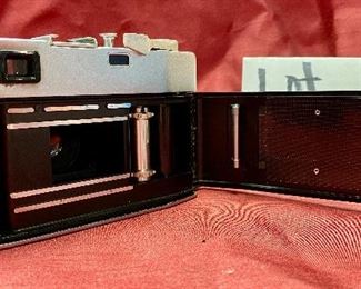 Lot 5218. $95.00. Vintage Olympus Camera Auto Eye- Olympus Japan Lens D.Zuike 1:2.8, F=4.5cm 151801. 
Leather case is in poor condition. 