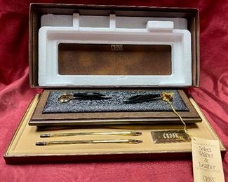 Lot 5229. Cross Double Desk Set. Select Walnut and LEather. 10kt Gold Filled Pen and Pencil #5226Lot 5229. $125.00  Vintage Cross Double Desk Set #5226 with Select Walnut and Leather. 10k Gold Filled Pen and Pencil.  Beautiful set, like new condition.  Original Box, 