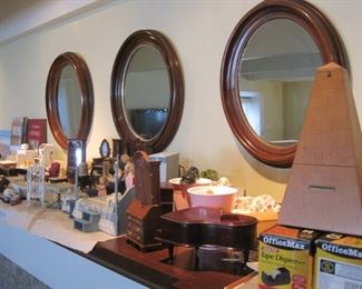 Doll house furniture, sold as one lot.