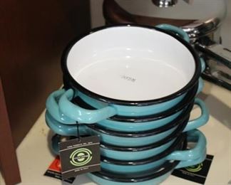 Moneta vintage enamel ware