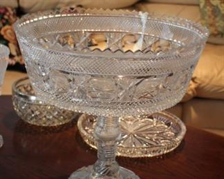 Large cut crystal center bowl