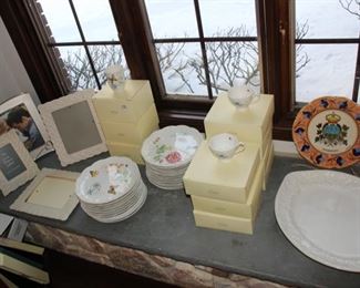 Lenox "Butterfly Meadow Orange Sulpher" dinner service