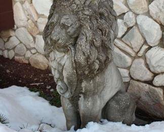 Pair cement lions