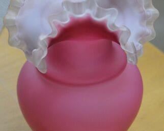 3714 - Pink Art Glass Vase