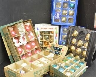 5581 - Box Lot Christmas Ornaments Glass