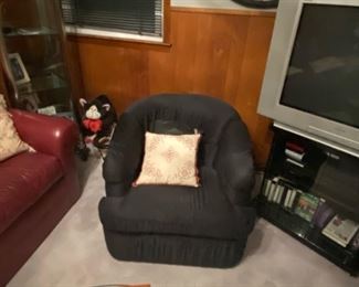 Black Cushioned Swivel Chair - Asking Price: $30