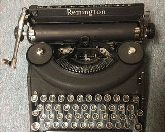 Vintage Remington Deluxe Noiseless Typewriter 
