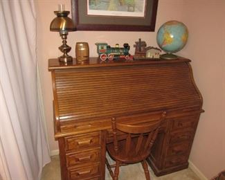 Solis wood roll-top desk