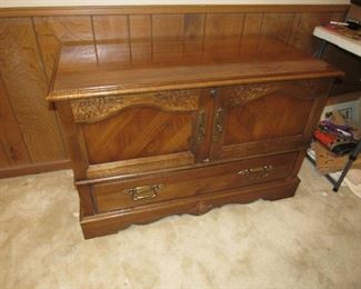 Lane oak cedar chest