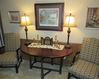 Walnut gateleg table