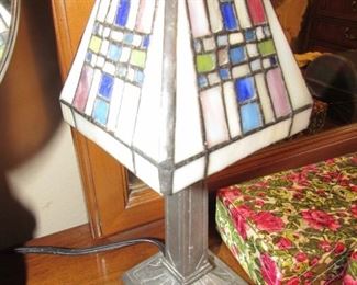 Stained glass budoir lamp