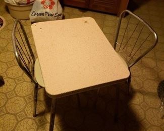 Vintage MCM Mid Century Childs Pink Formica with Chrome frame mini table & 2 Tremax Industries chairs (table top have some damage & legs are rusty. Table : 24"W x 18"D x 20.5"H $150