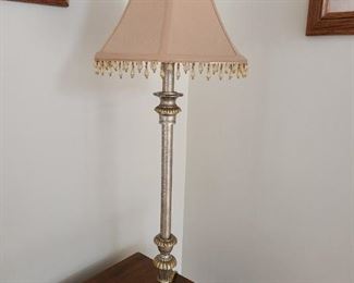 Bead shade table lamp