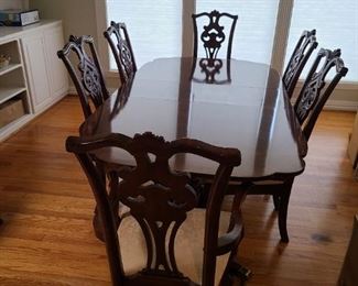 American Drew brand dining table with 6 chairs. It has two leaves 