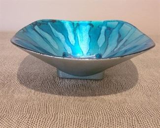 Side view blur glazed bowl
