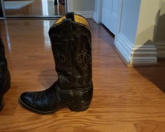 Side view - Justin brand black lizard western boots ~ Men's size 9