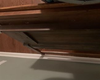 #21 oak king head board heavy and solid $100.00
back constrution of the headboard