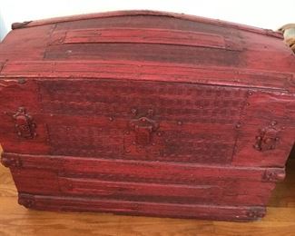 Wonderful camel back trunk. Been painted but still in good condition.
