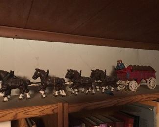 Now this is a beauty. 8 Clydsdales. Beer Wagon, Drivers and Dog