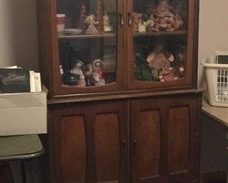 Love this Mid Century Modern Hutch and Table....notice the legs. Great condition.