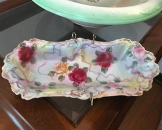 Nice little cracker/cookie serving dish.