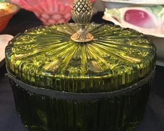 Beautiful Green Depression divided dish with lid/acorn