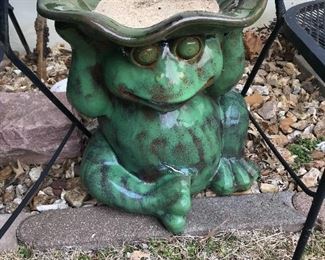 Love this turtle bird bath