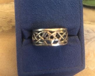 closer look at sterling band ring w/ 1 star  