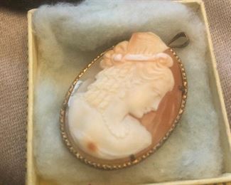 antique cameo pin / pendant  very old piece $65