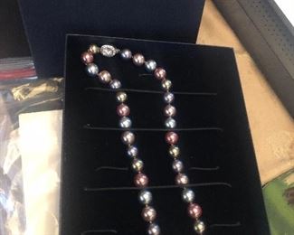 stauer muticolor pearls w box  