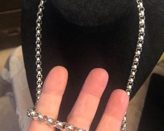 great costume chain necklace  fun great looking piece $6