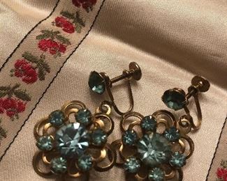 vintage blue stone screw back earrings $10