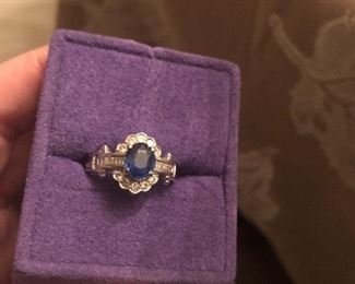 18 k white gold -sapphire /diamonds estate piece amazing in person  pic  does not do this one justice at all  $575