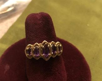 gold ring w/ amethyst stones 