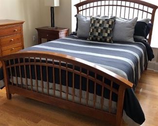 Thomasville Queen bed