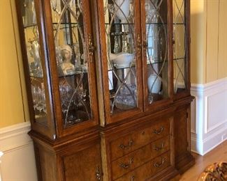 Thomasville Elysee China cabinet