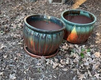 ASSORTMENT OF GARDEN POTS