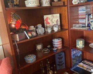 BERNHARDT SHELVES (PAIR) IN LIVING ROOM