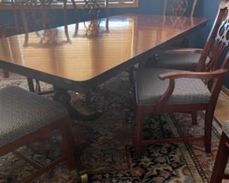BEAUTIFUL MAHOGANY DINING TABLE AND 8 CHAIRS. GREAT CONDITION